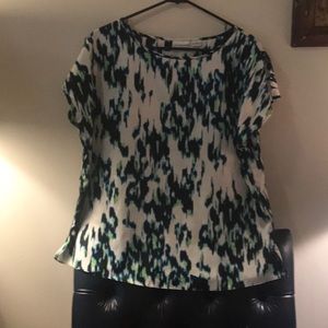 This pretty top is by Liz Claiborne. Size L  NWOT